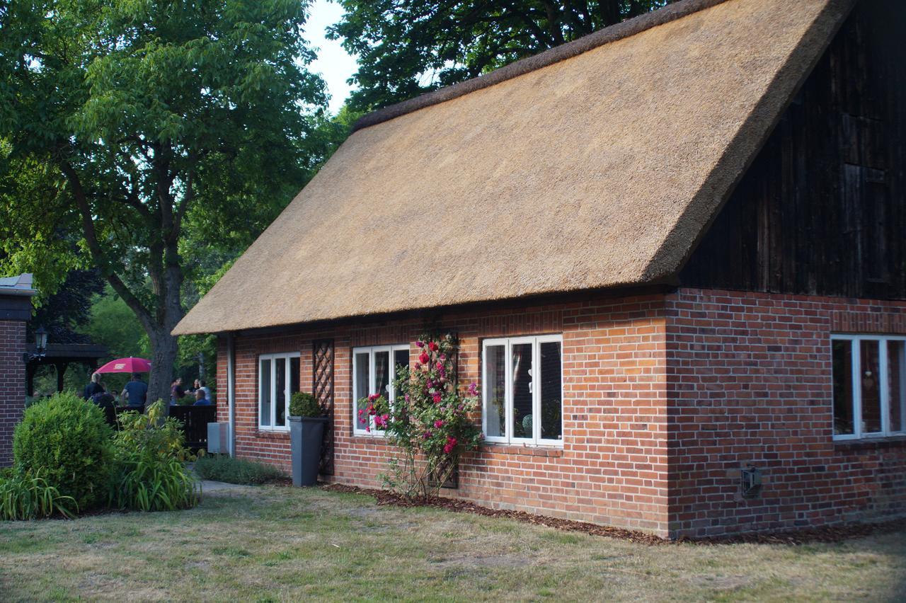 Landhaus Absalonshorst Hotel Groß Grönau Exterior foto